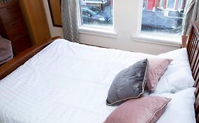 Cheerful 2 Bedroom House In The Heart Of Belfast